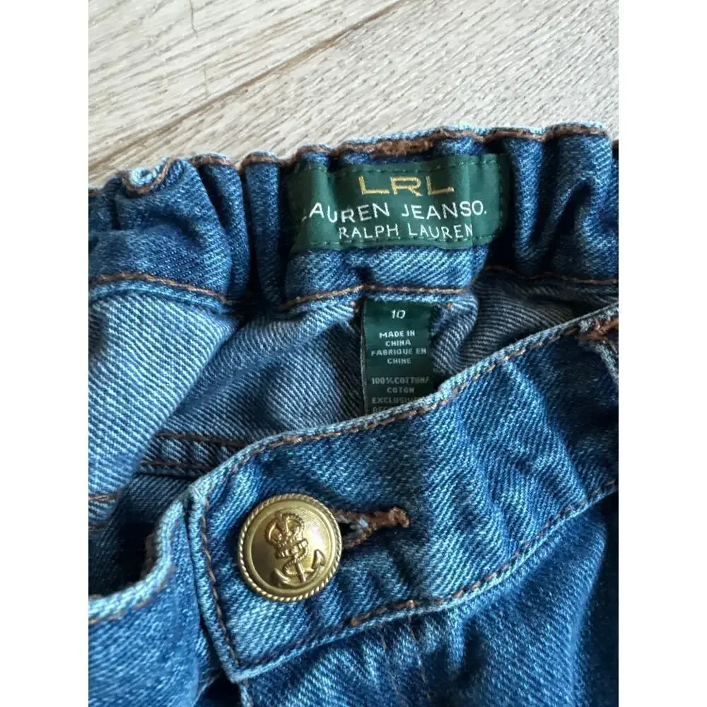 Lauren Ralph Lauren ships from